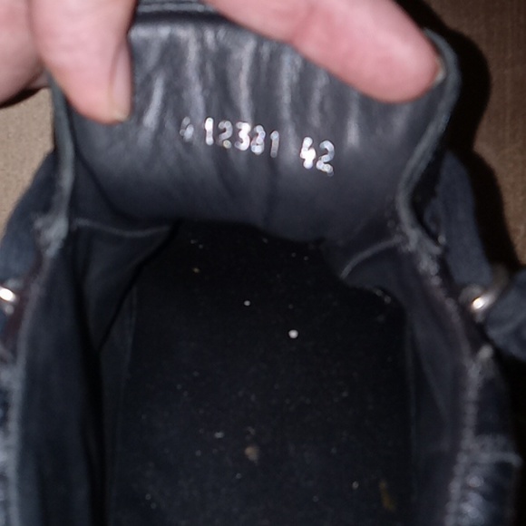 Selling  Balenciaga sneak 100 💯 real - Picture 2 of 5